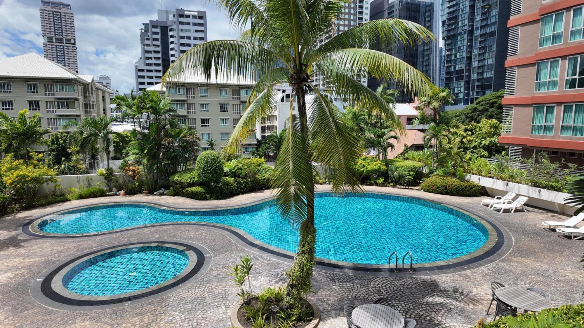 Charan Tower Residences By Aspira Bangkok Buitenkant foto