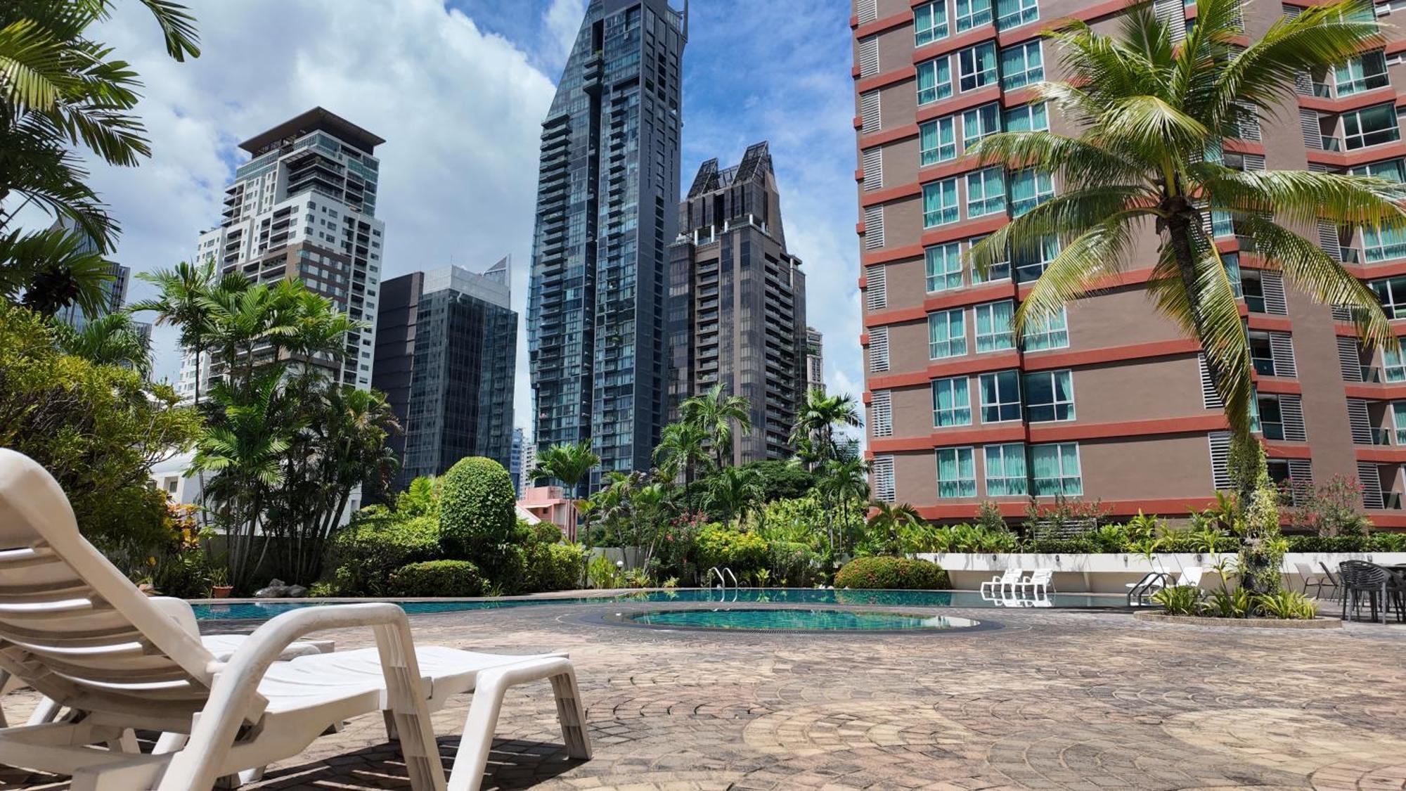 Charan Tower Residences By Aspira Bangkok Buitenkant foto